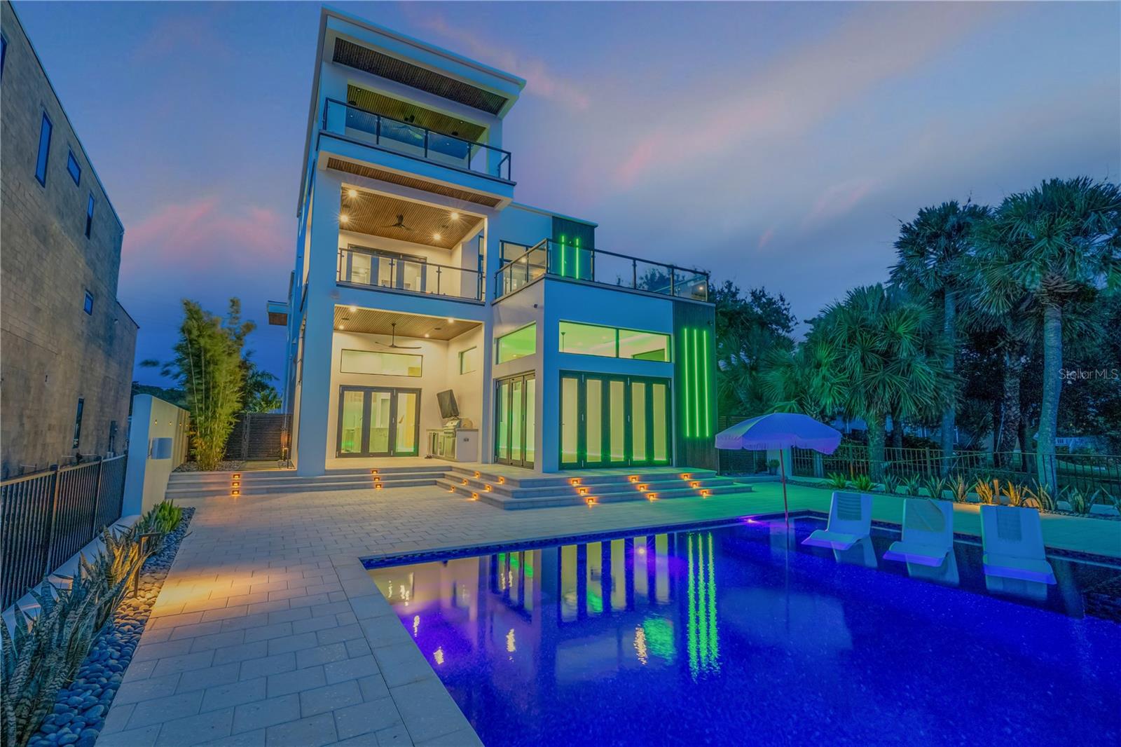 1194 N PENINSULA