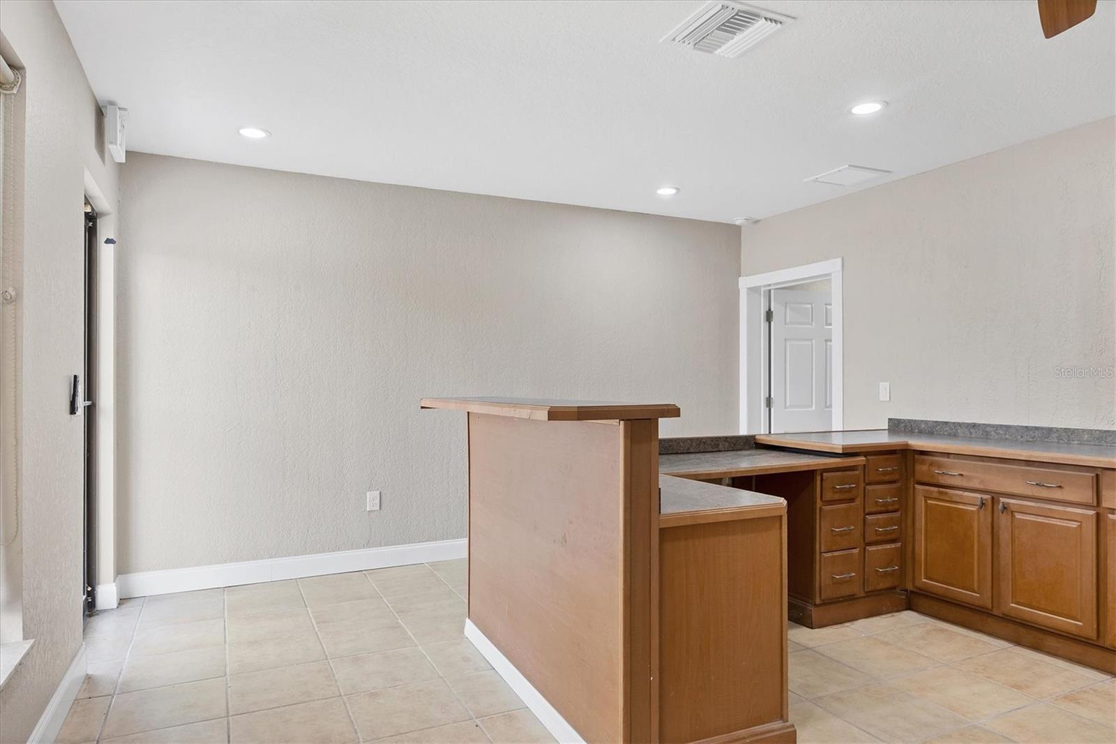 VENICE EDGEWOOD SEC OF - Commercial Sale