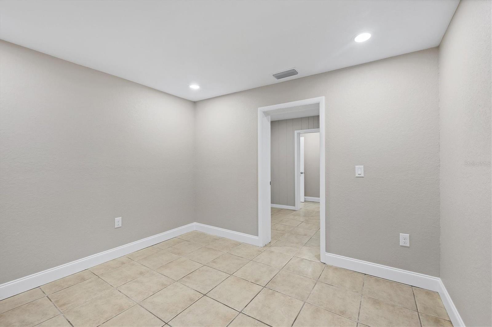 VENICE EDGEWOOD SEC OF - Commercial Sale