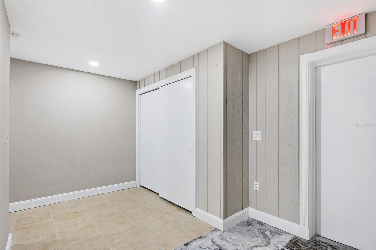 VENICE EDGEWOOD SEC OF - Commercial Sale