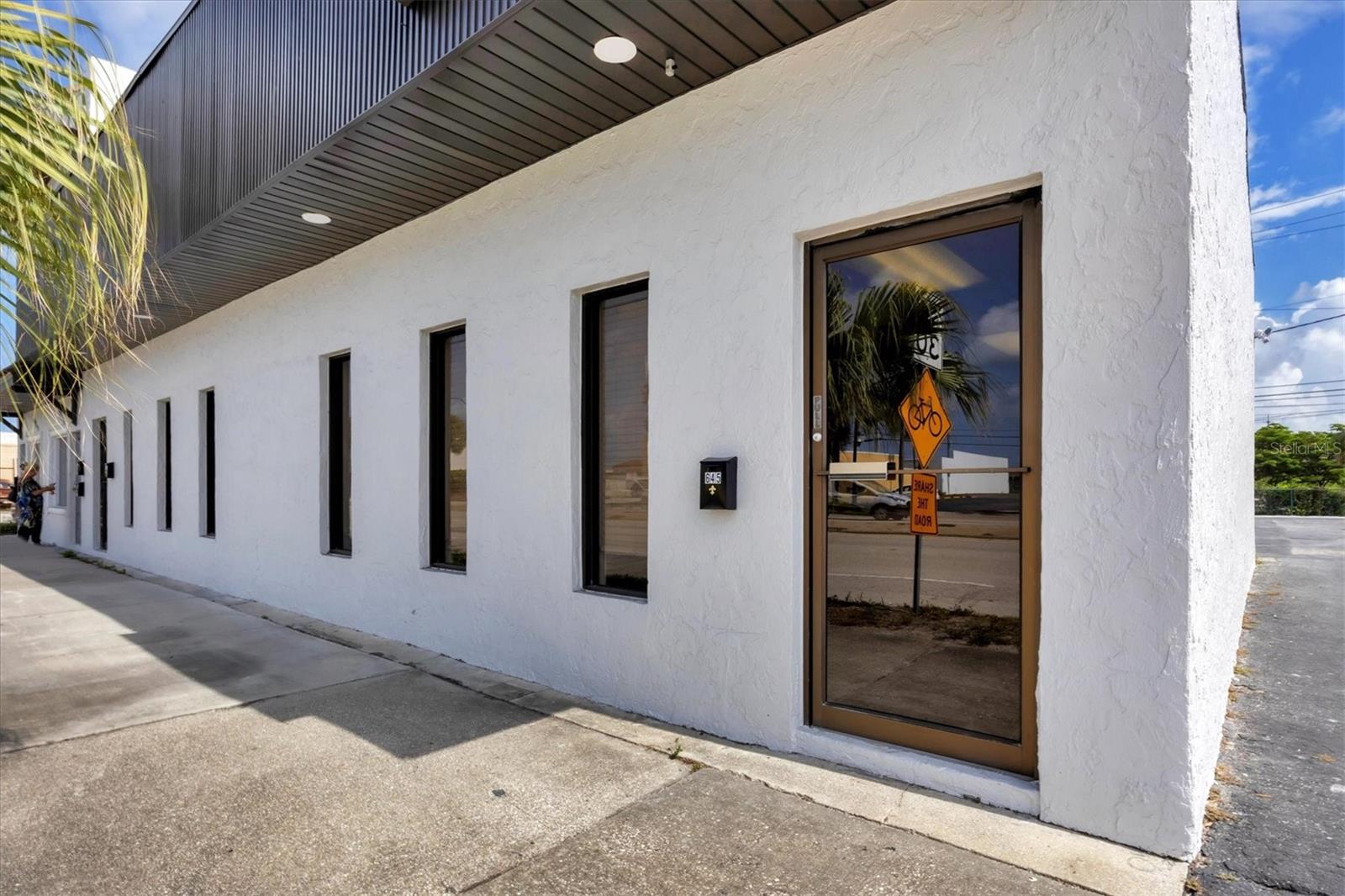 VENICE EDGEWOOD SEC OF - Commercial Sale