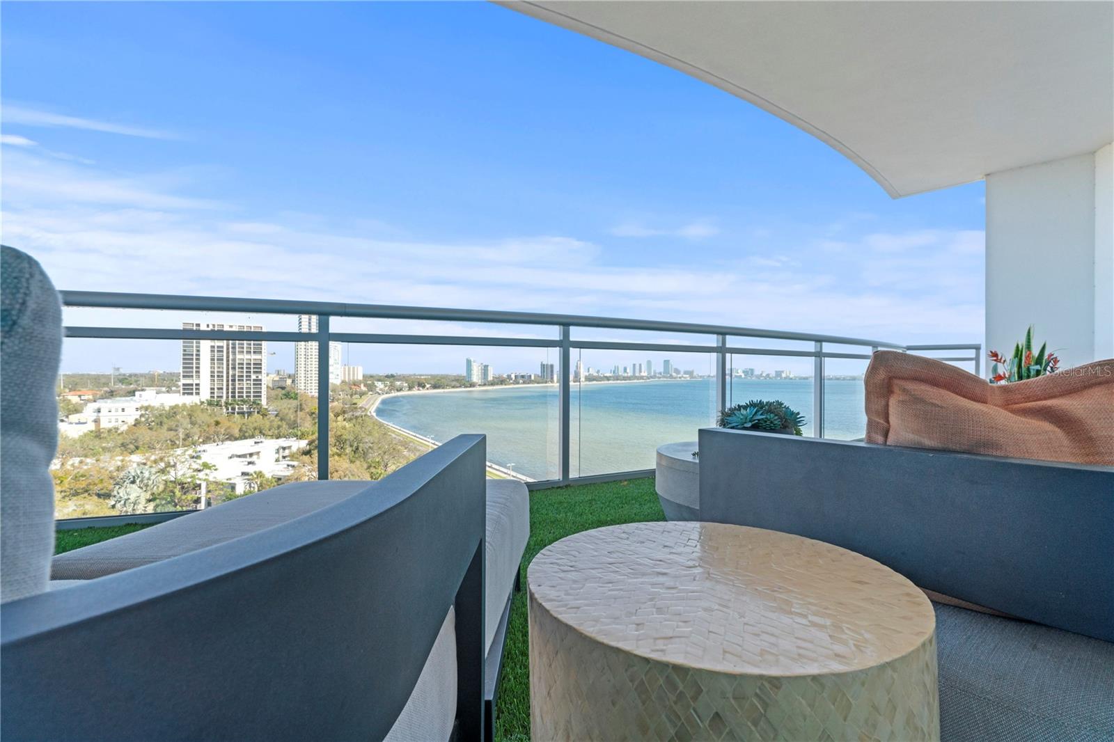 VIRAGE BAYSHORE - Residential