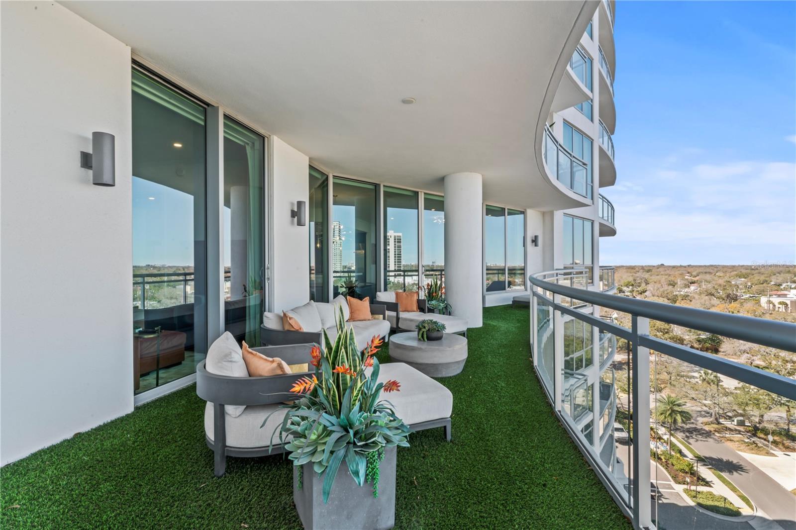 VIRAGE BAYSHORE - Residential