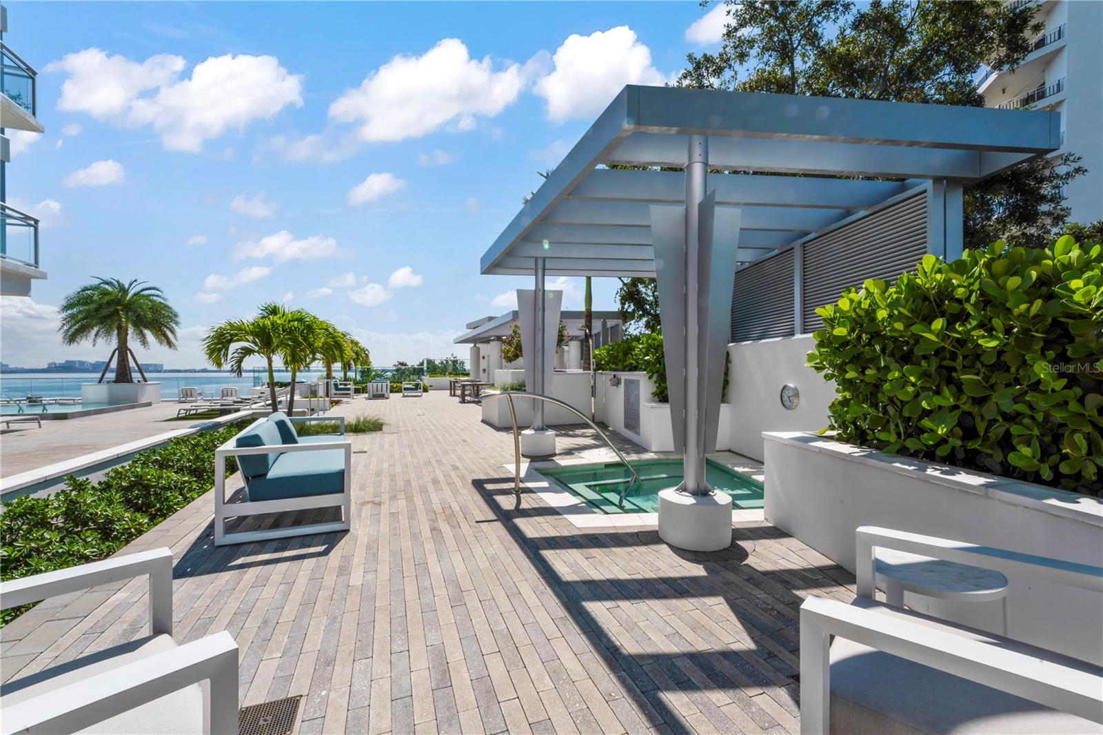 VIRAGE BAYSHORE - Residential