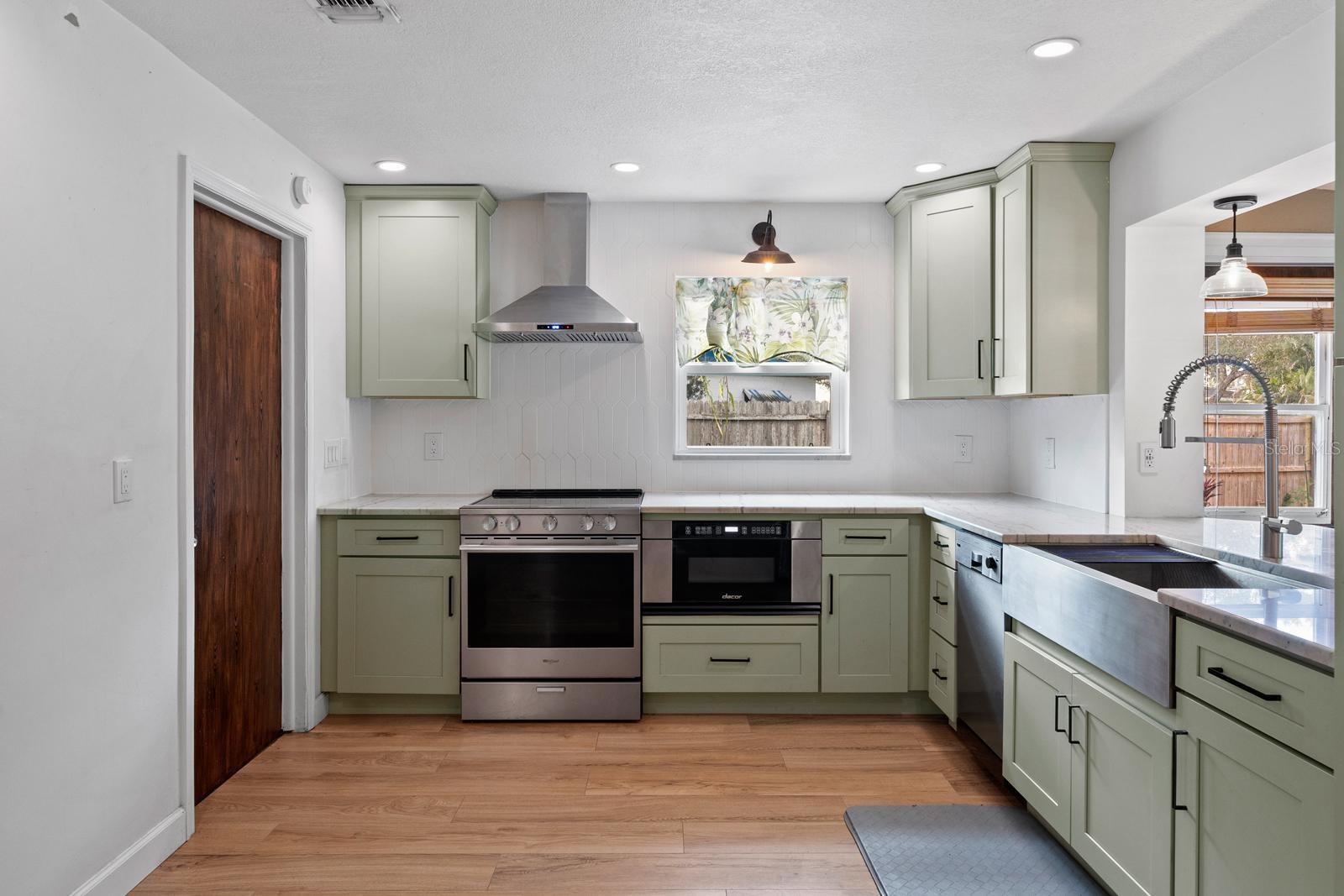 JEFFERSON MANOR - Residential