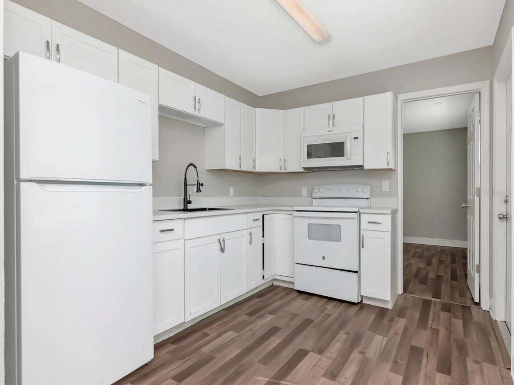 Photo of 1209 62nd Avenue E, Bradenton, FL 34203 (MLS # TB8539266)