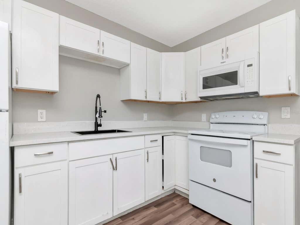 Photo of 1209 62nd Avenue E, Bradenton, FL 34203 (MLS # TB8539266)