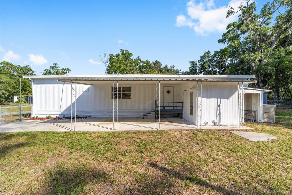 Photo of 3141 SE 42nd Avenue, Ocala, FL 34480 (MLS # OM700244)