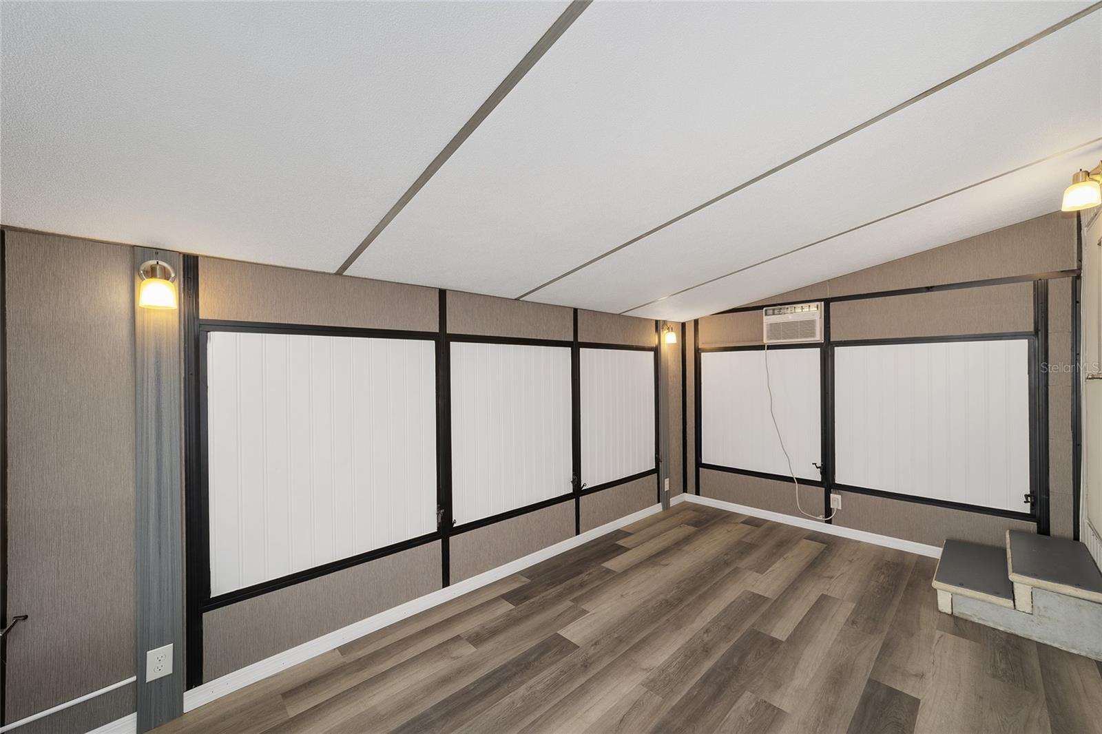 HICKORY HILL - Residential