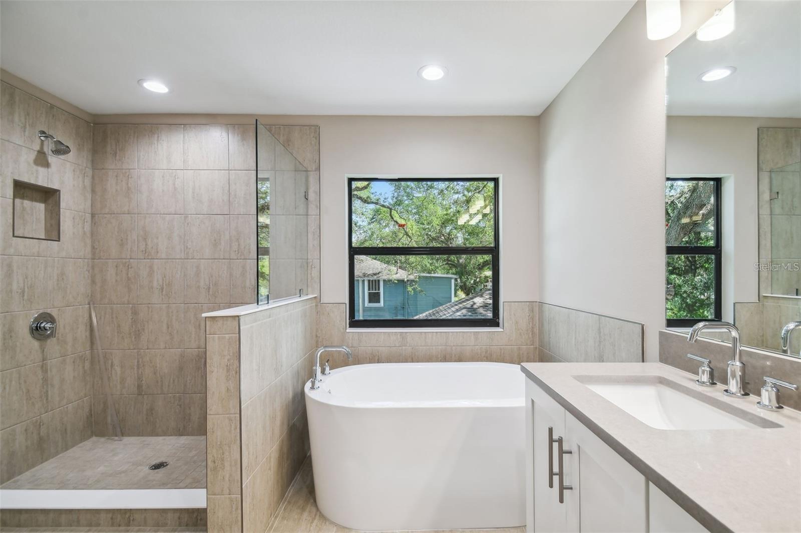 INTER BAY - Residential