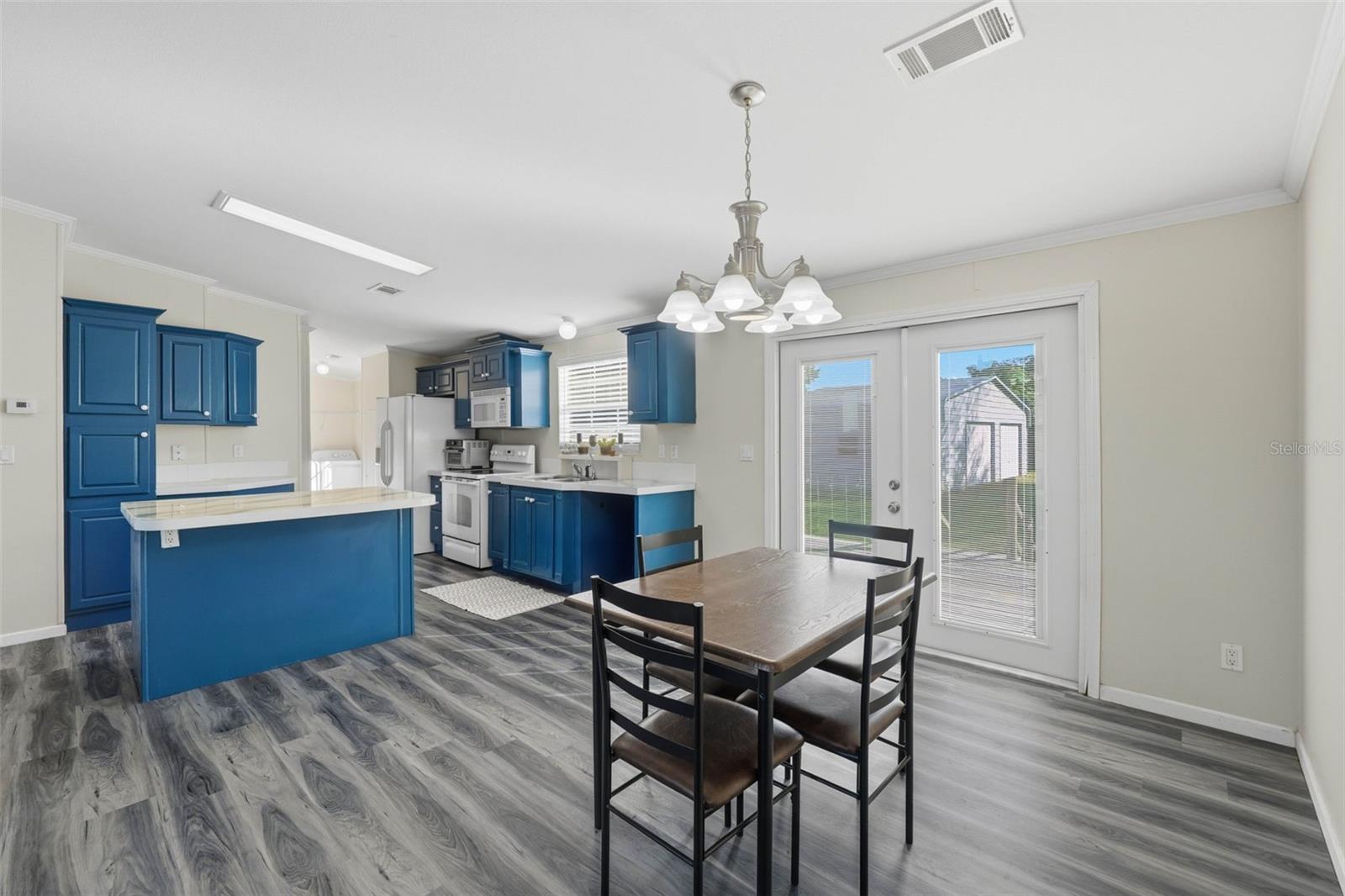 GROVELLA PARK - Residential