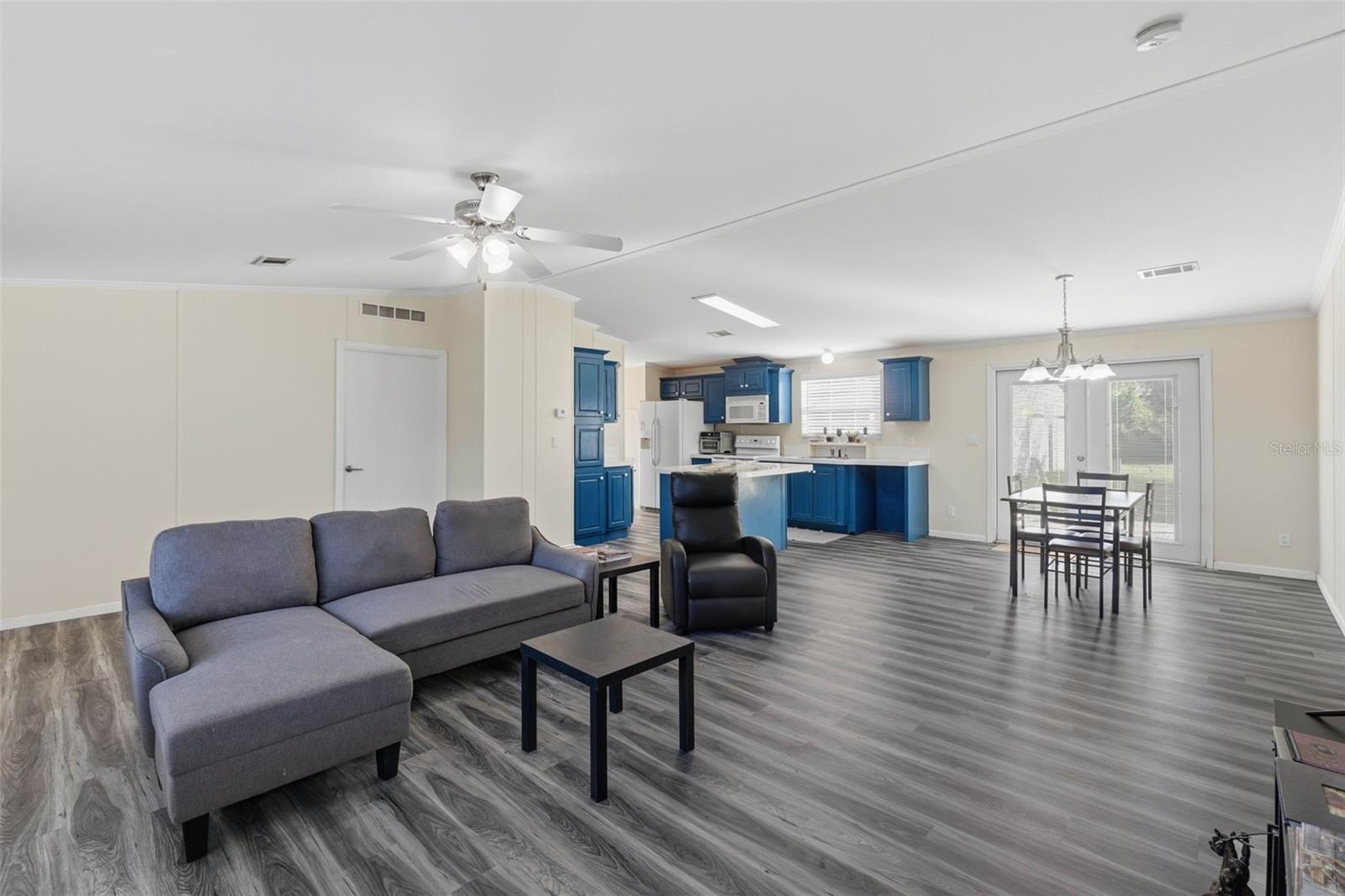 GROVELLA PARK - Residential