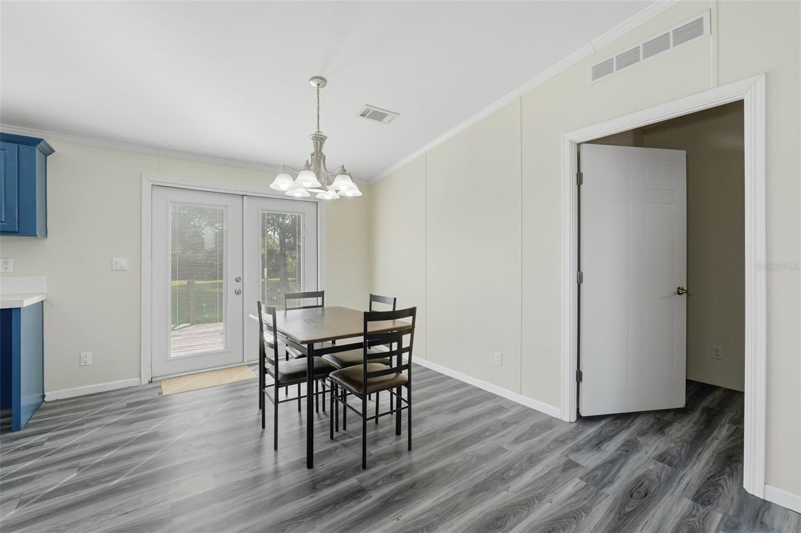 GROVELLA PARK - Residential