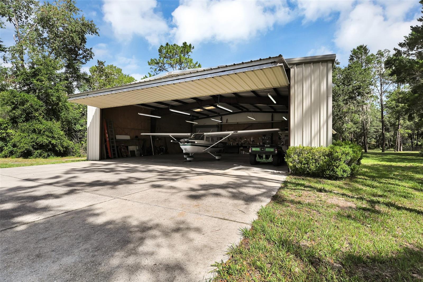 TWELVE OAKS AIR ESTATES - Residential