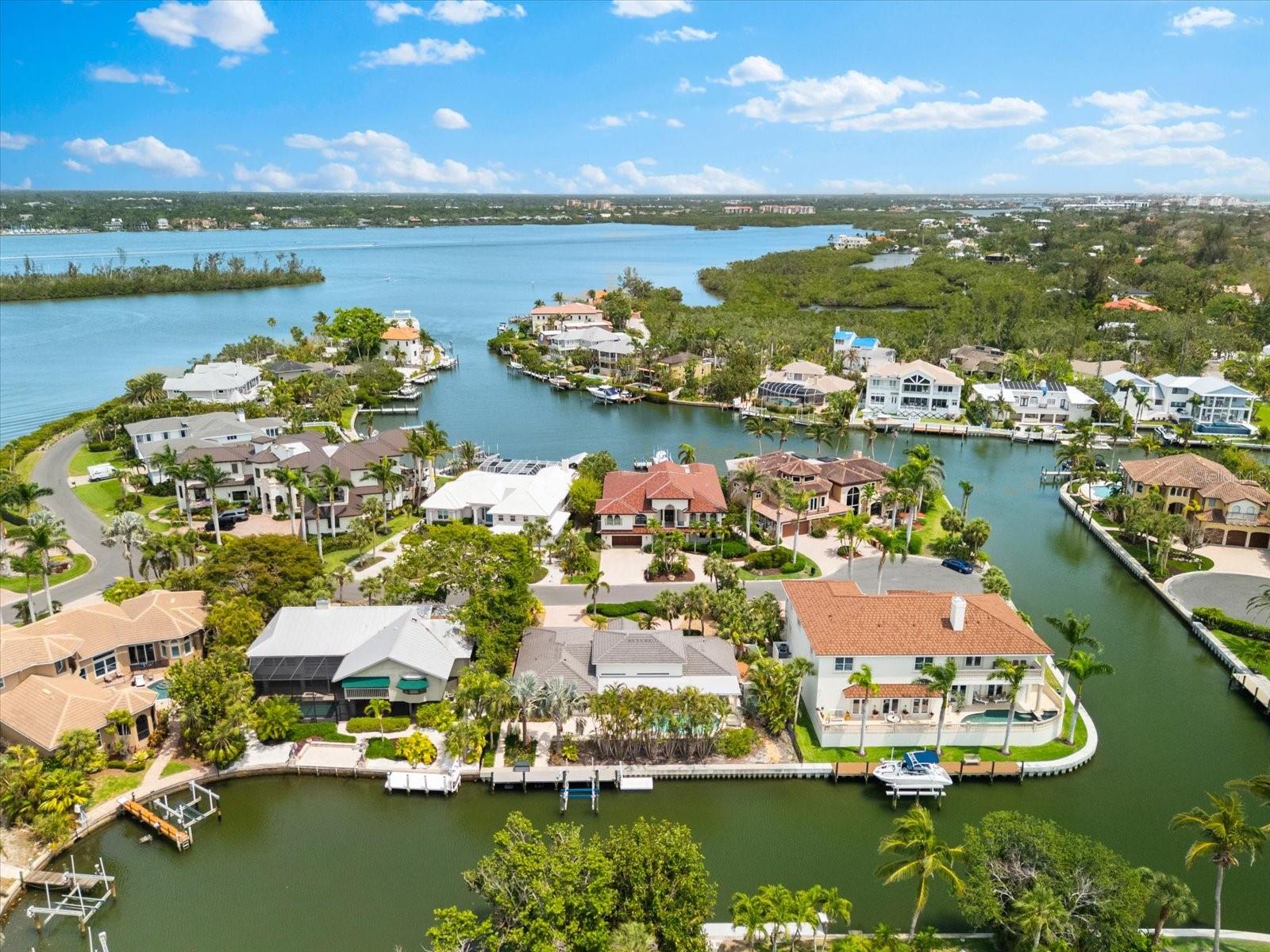 868 SIESTA KEY CIRCLE