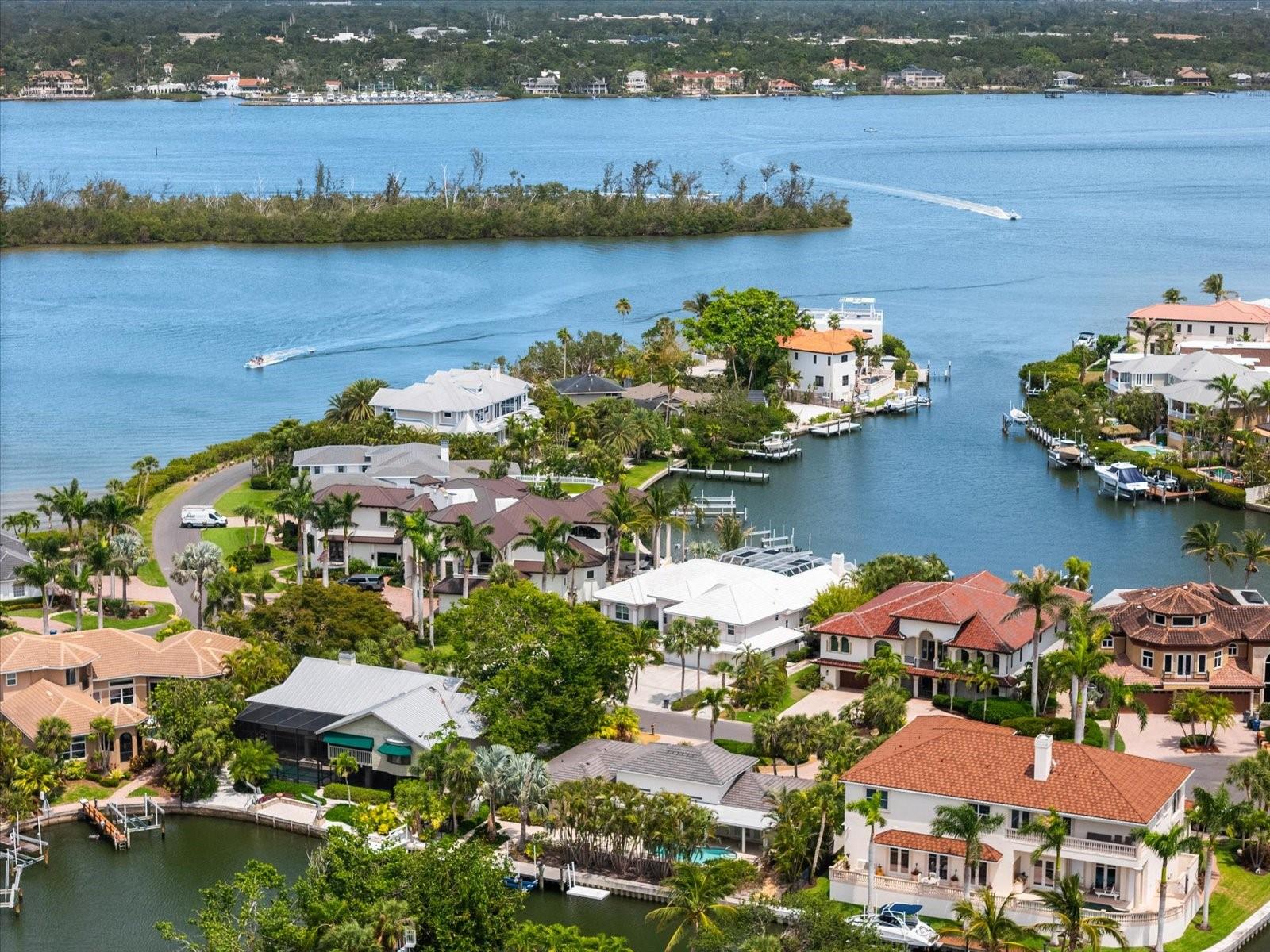 868 SIESTA KEY CIRCLE