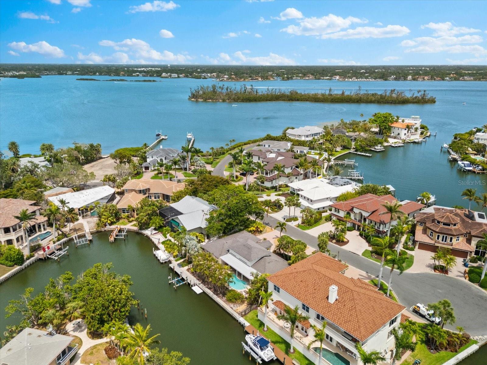 868 SIESTA KEY CIRCLE