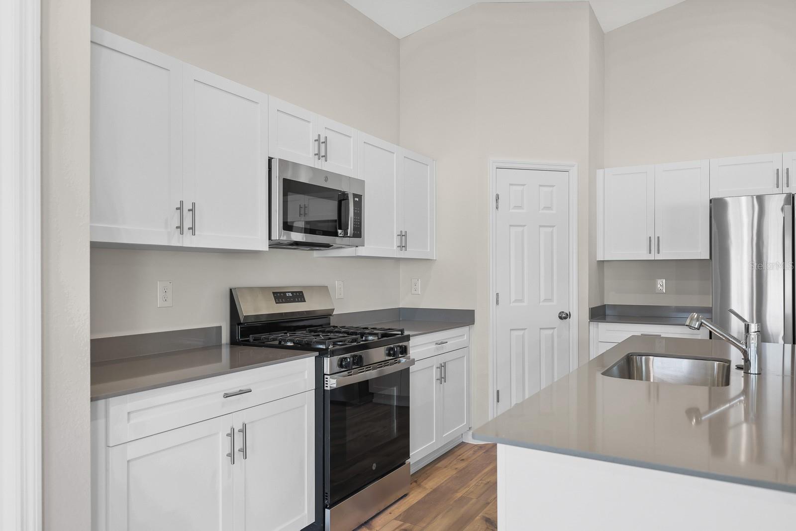 HINTON HAWKSTONE PH 1A2 - Residential Lease