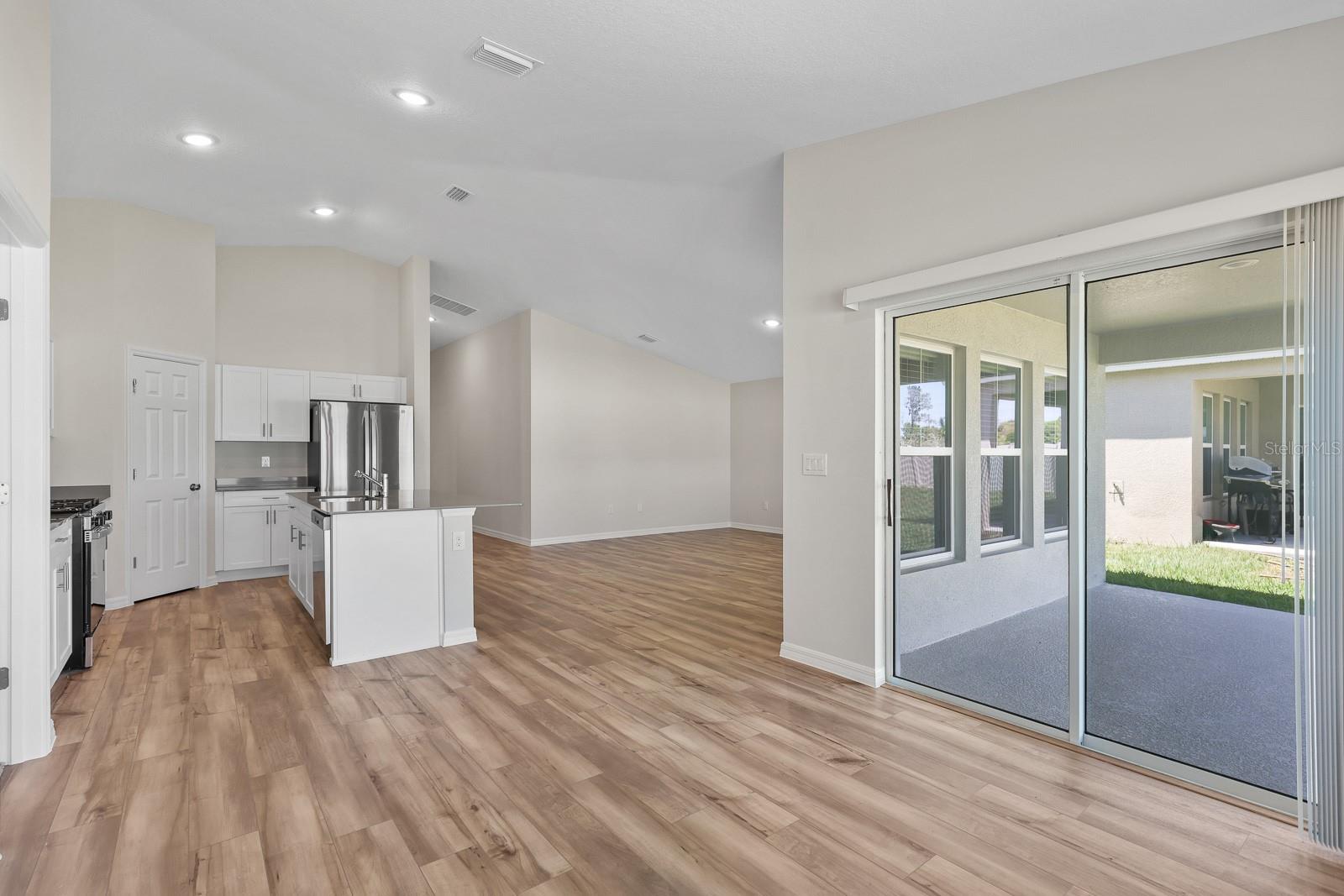 HINTON HAWKSTONE PH 1A2 - Residential Lease