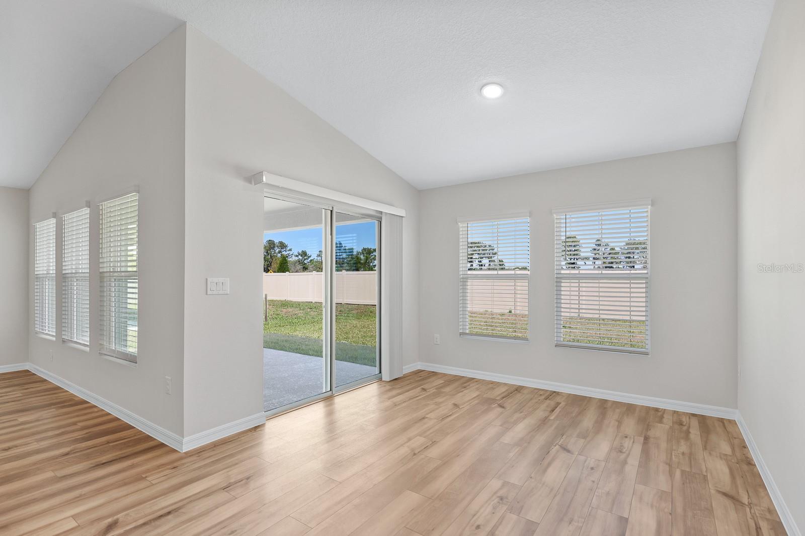 HINTON HAWKSTONE PH 1A2 - Residential Lease