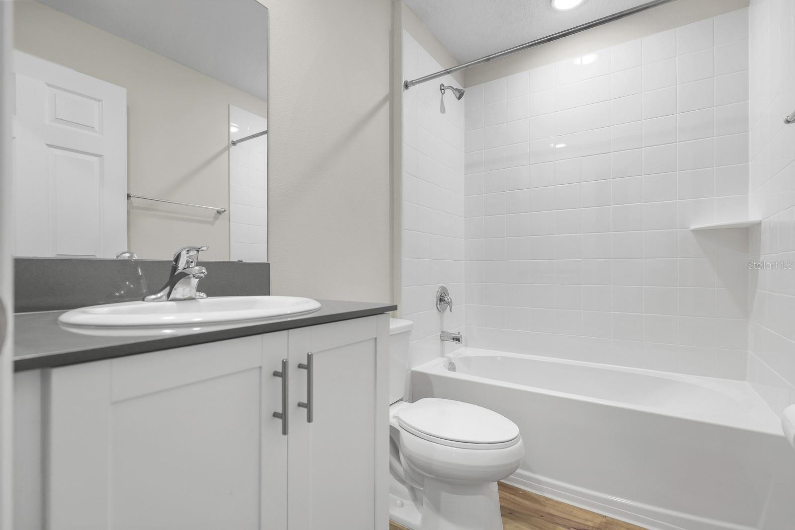 HINTON HAWKSTONE PH 1A2 - Residential Lease