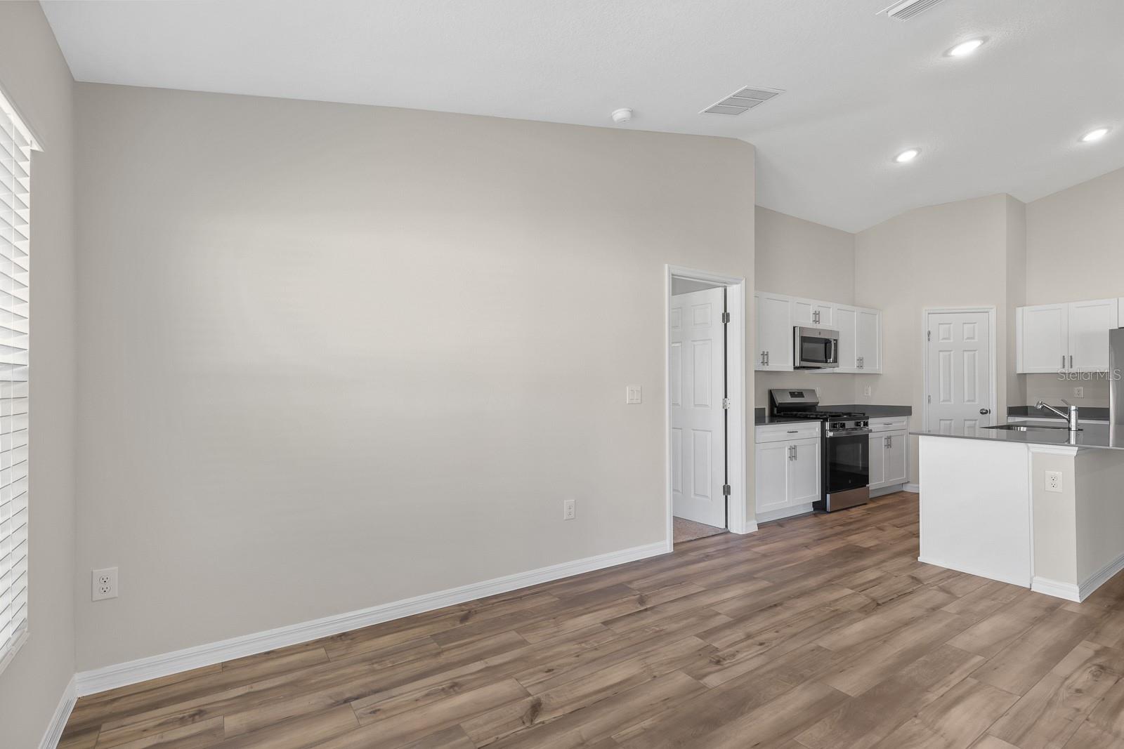 HINTON HAWKSTONE PH 1A2 - Residential Lease