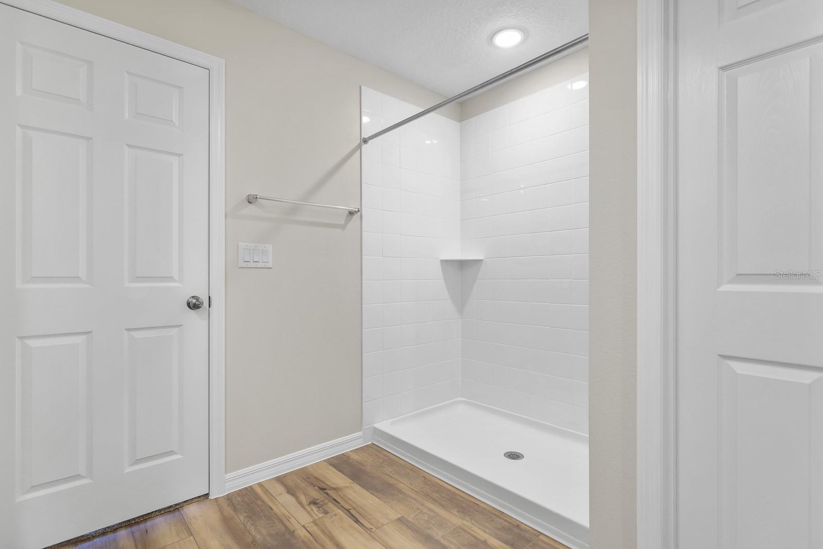 HINTON HAWKSTONE PH 1A2 - Residential Lease