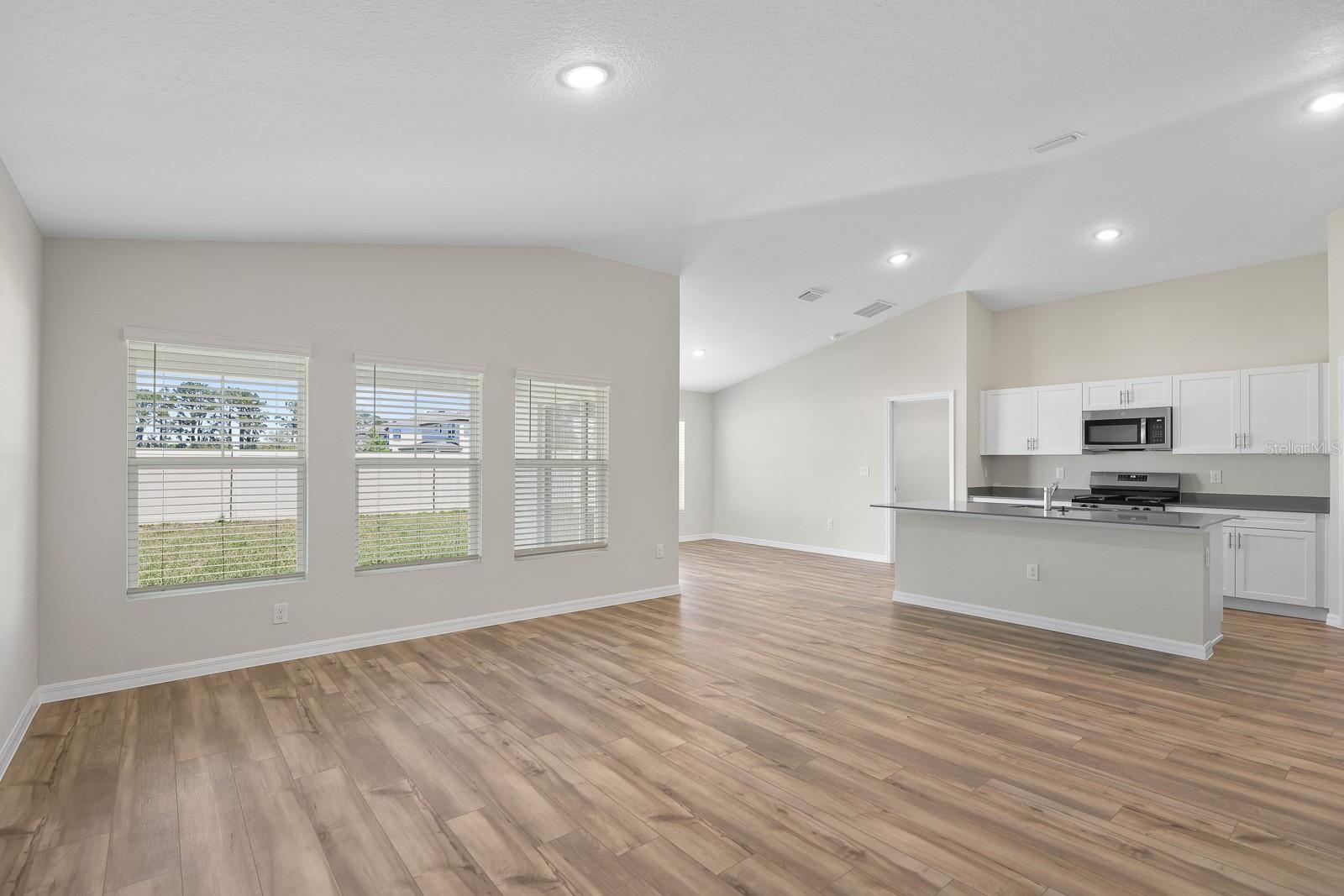 HINTON HAWKSTONE PH 1A2 - Residential Lease