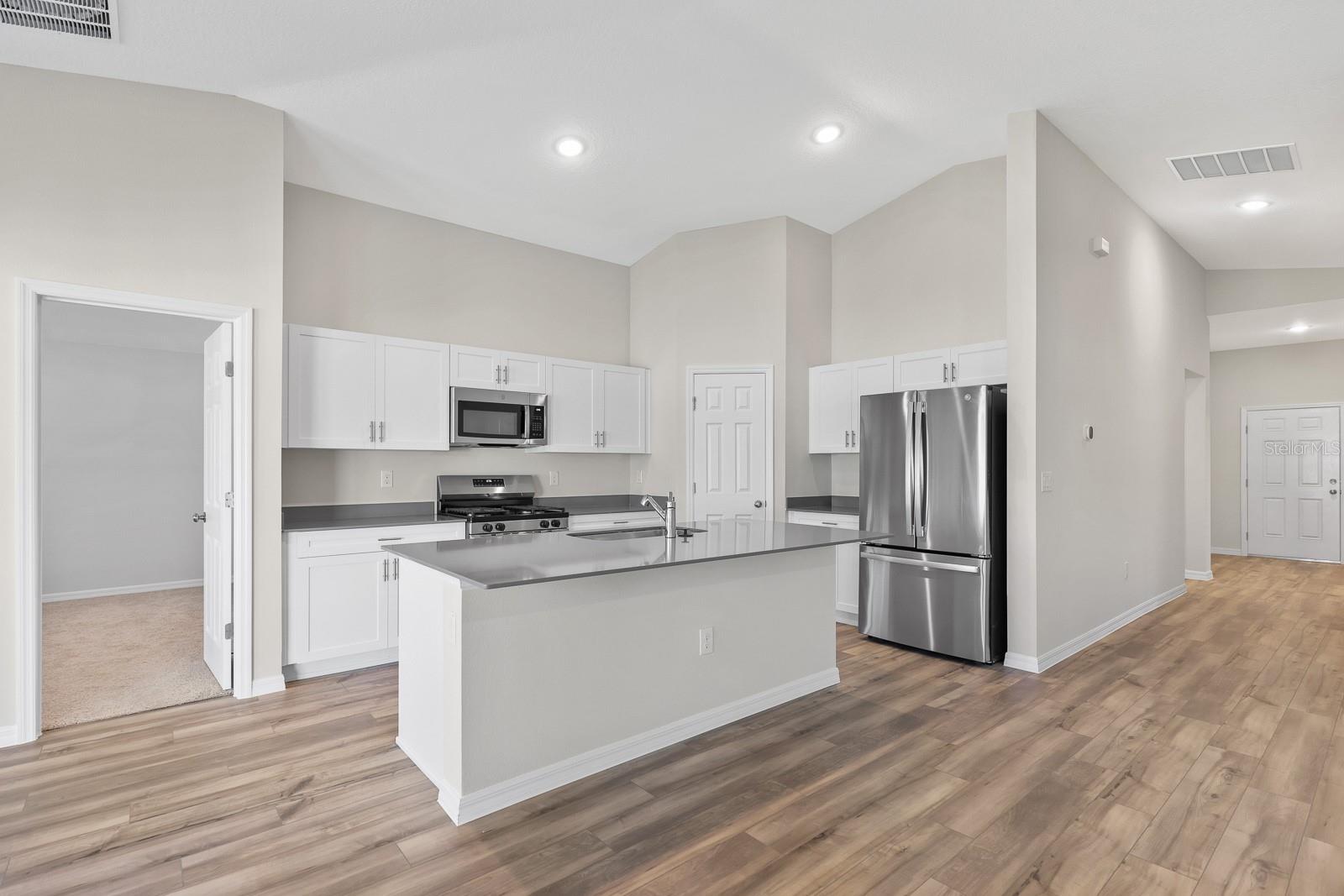 HINTON HAWKSTONE PH 1A2 - Residential Lease