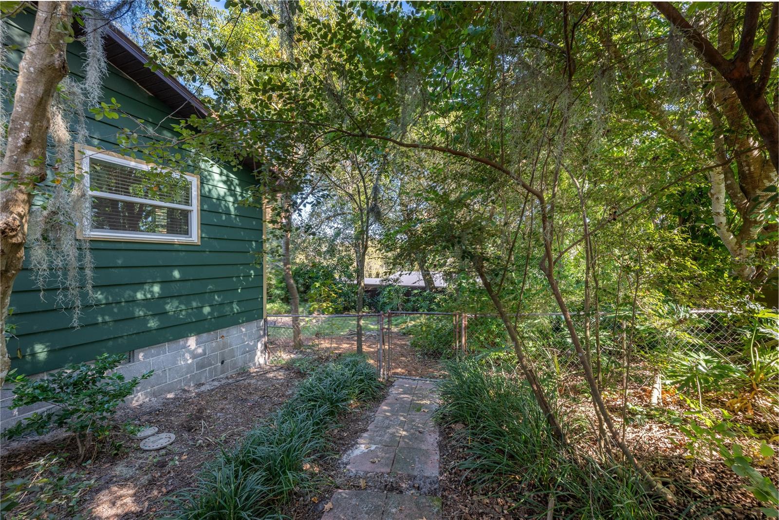 PINECREST - Residential