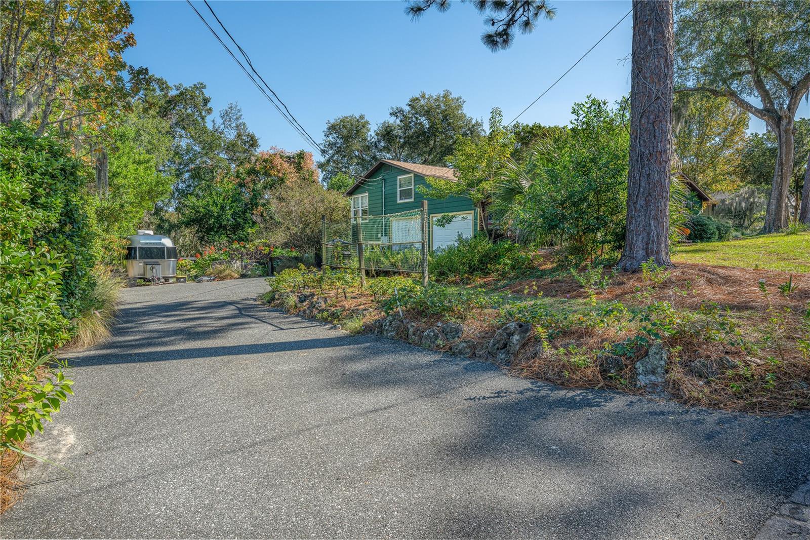 PINECREST - Residential