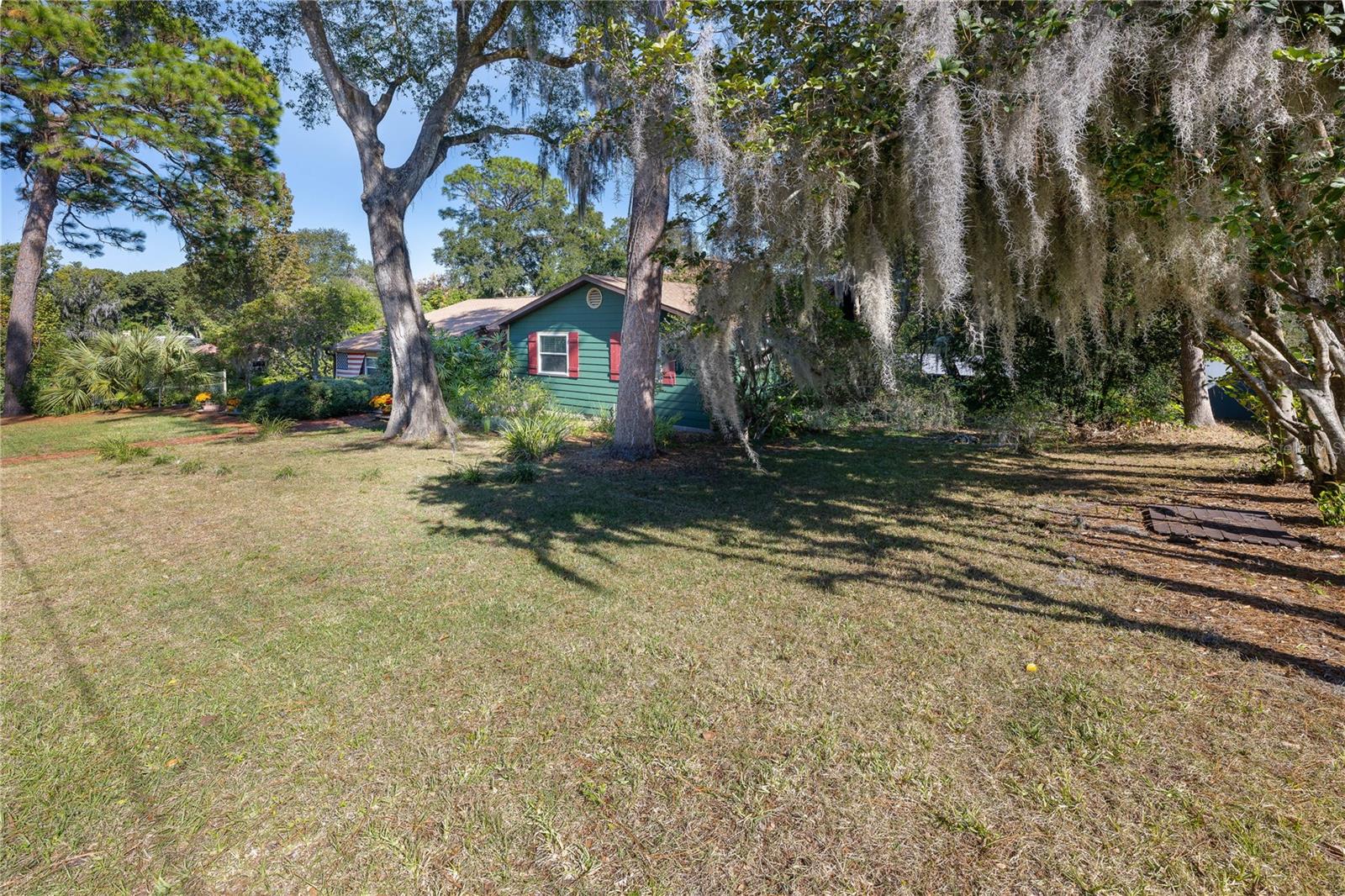 PINECREST - Residential