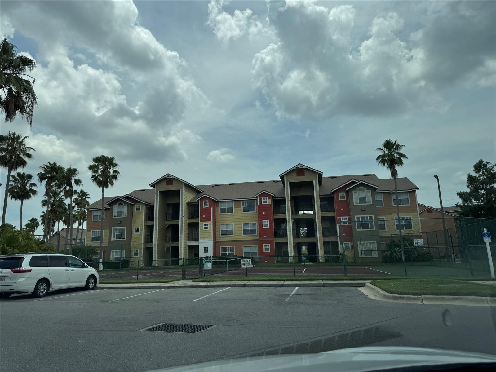 This quaint 1 bedroom, 1 bath condo is perfect for a stater home. This home comes with Open kitchen concept. Private main with a jack-n- Jill bathroom and its own laundry room. Close to all amenities, shopping and dining.