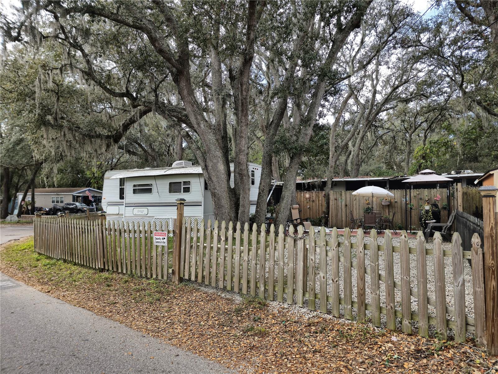 YOGI BEARS JELLYSTONE PARK CAMP - Land