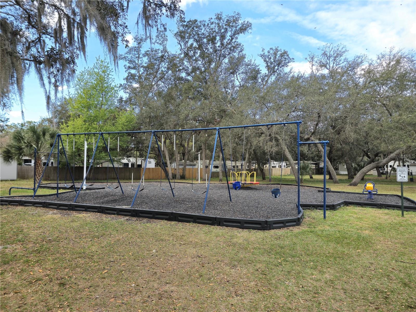 YOGI BEARS JELLYSTONE PARK CAMP - Land