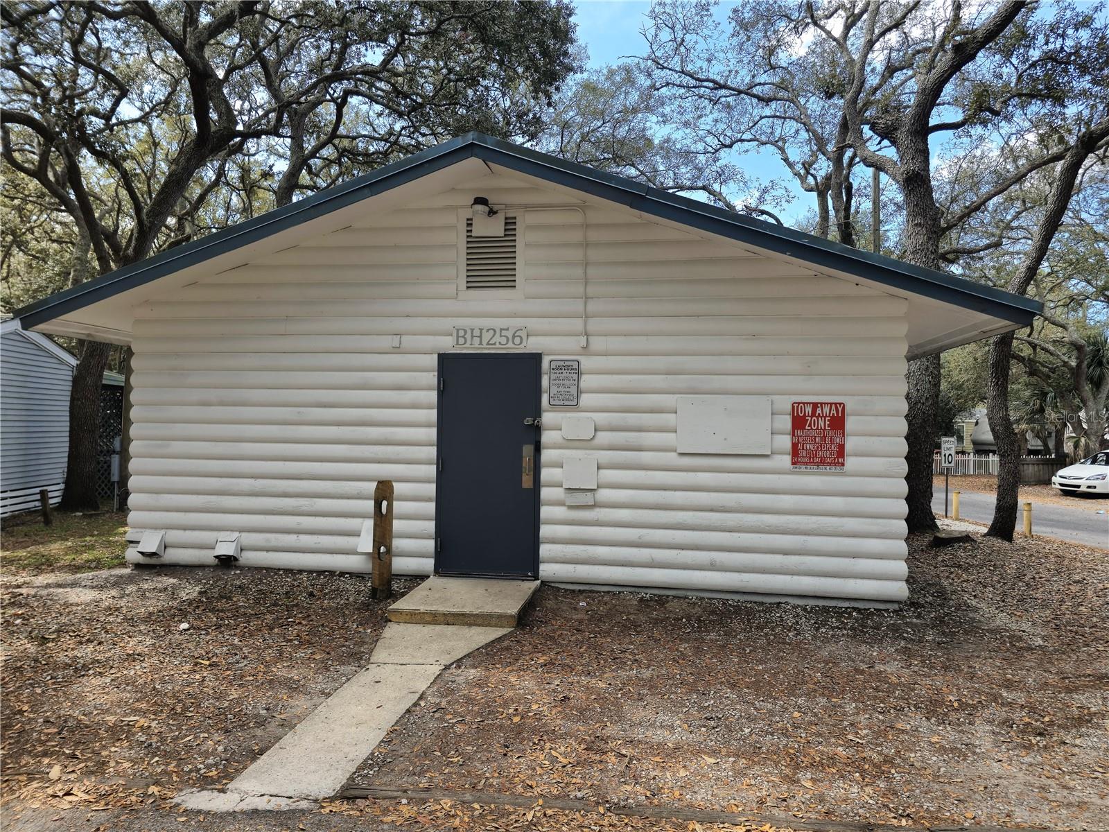 YOGI BEARS JELLYSTONE PARK CAMP - Land