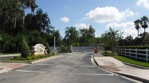 A home in PLANT CITY