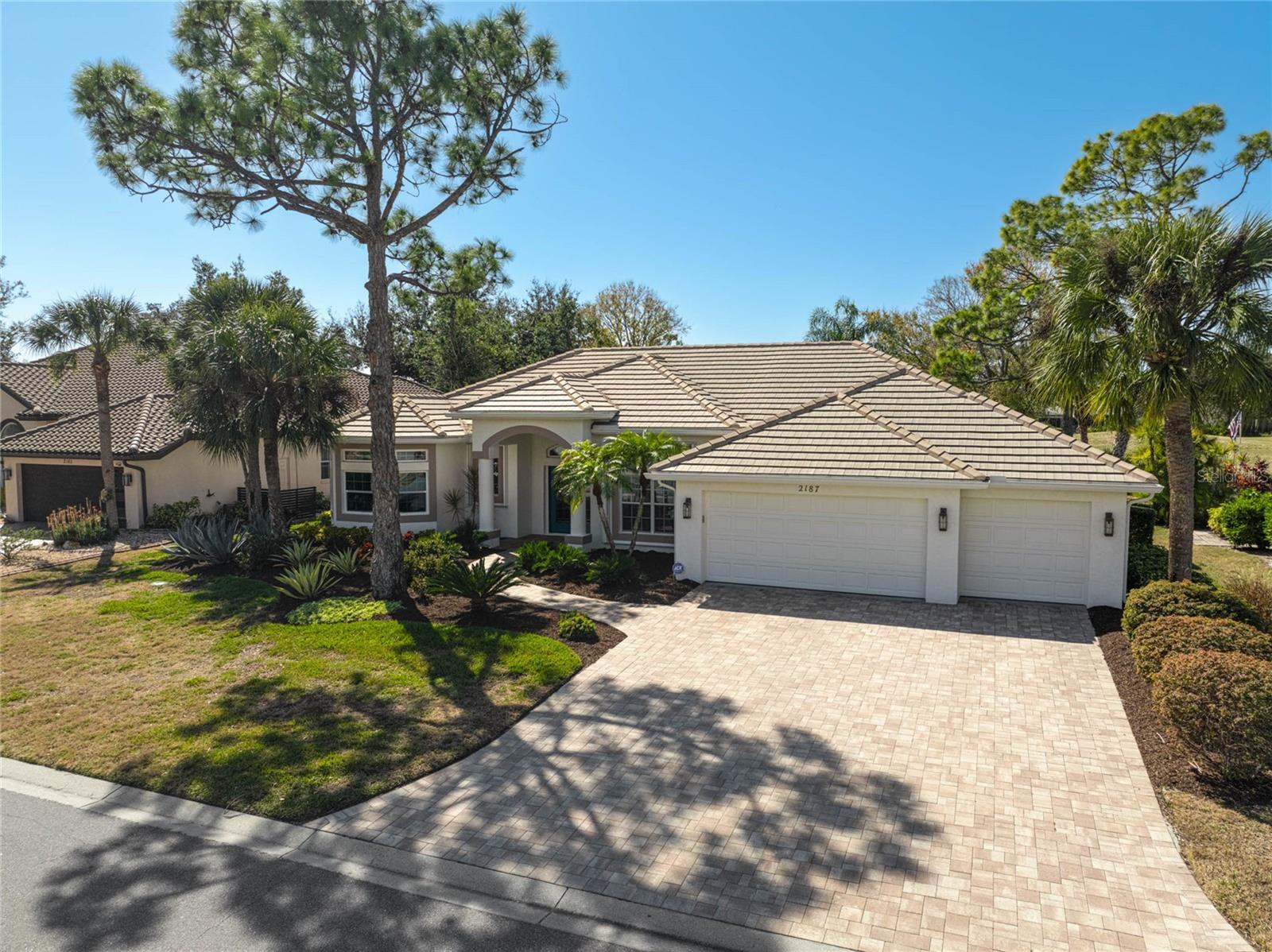 CALUSA LAKES - Residential