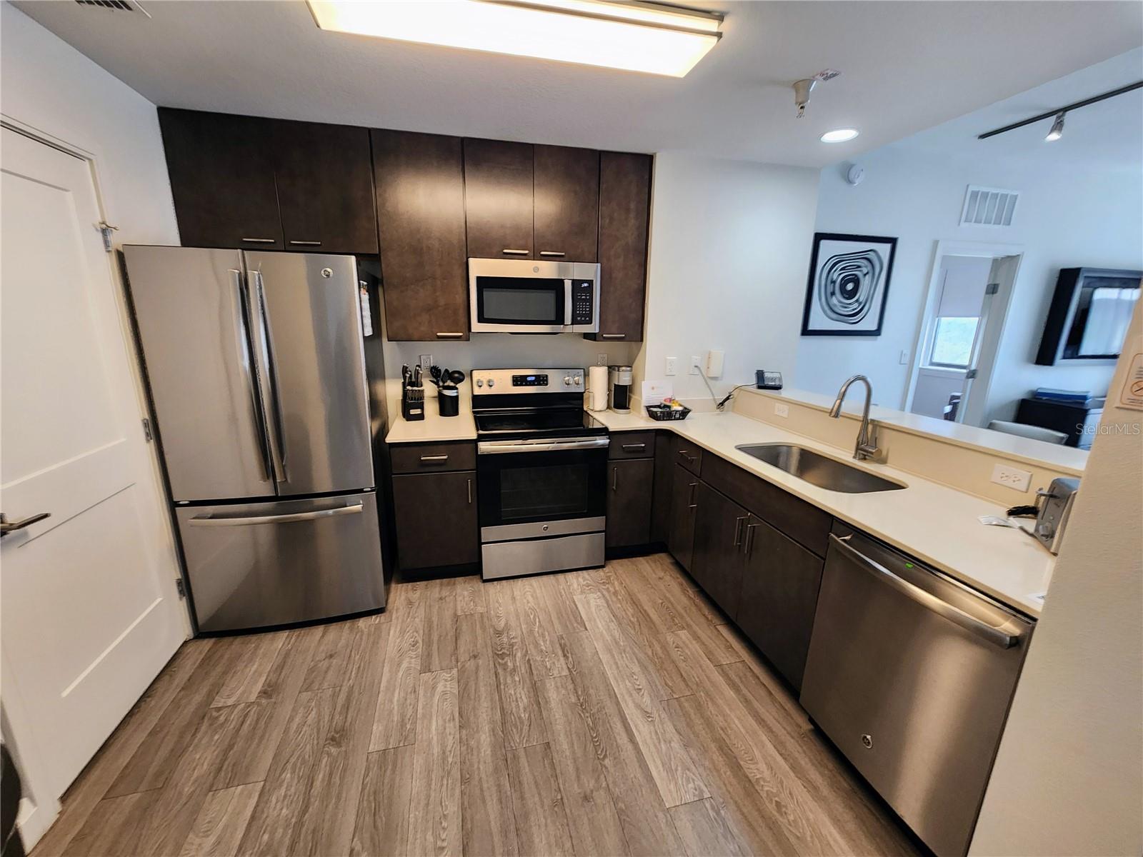 14501 GROVE RESORT AVENUE 3737