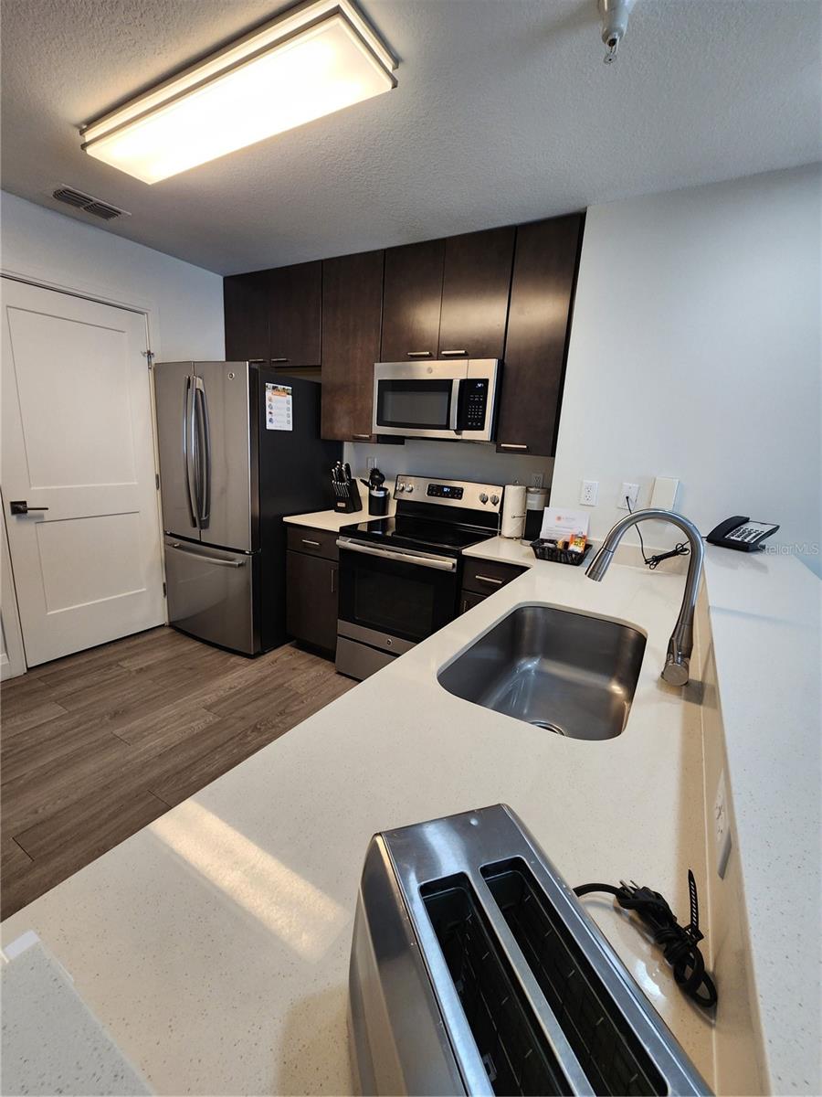 14501 GROVE RESORT AVENUE 3737