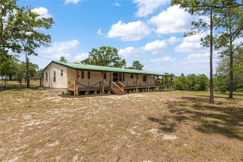 Photo of 9950 SE 136th Terrace, Dunnellon, FL 34431 (MLS # OM724975)