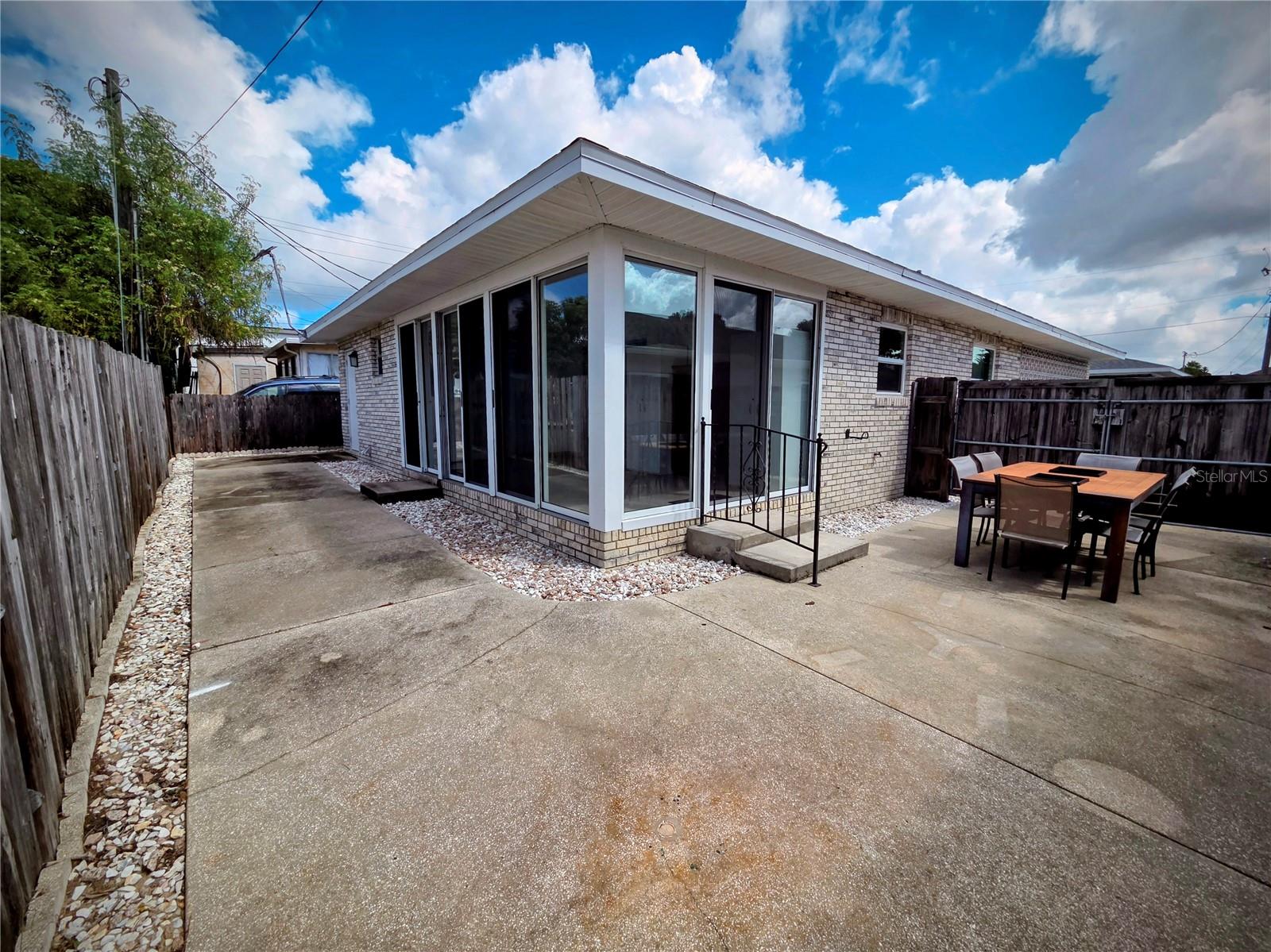 DEXTER DELL SUB - Residential Lease