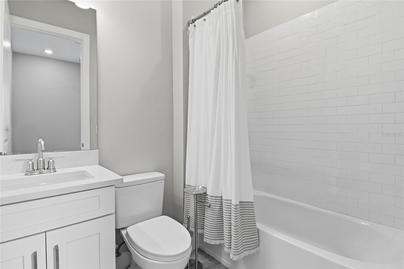 AZARIO ESPLANADE PH IV - Residential