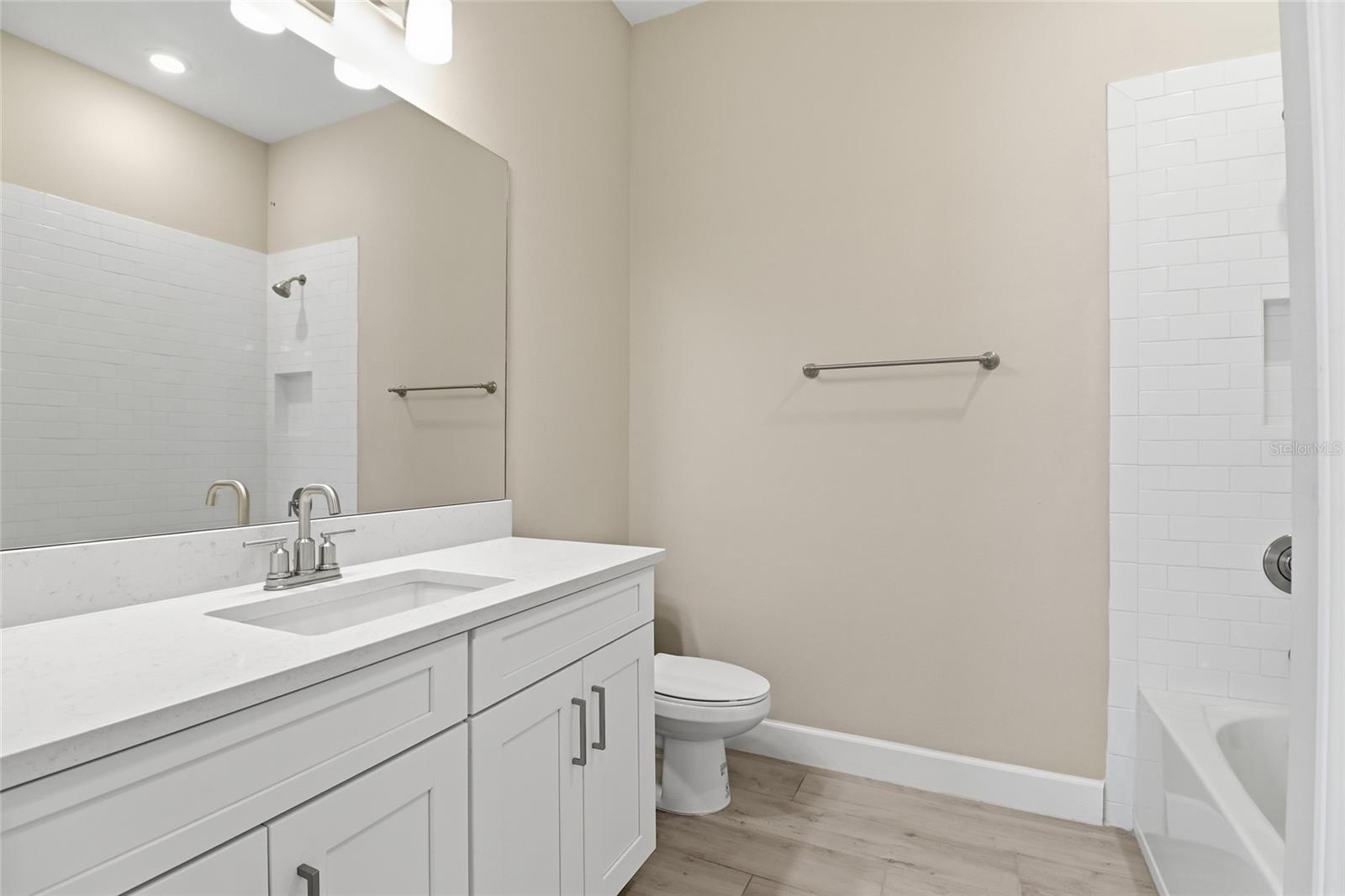 AZARIO ESPLANADE PH IV - Residential