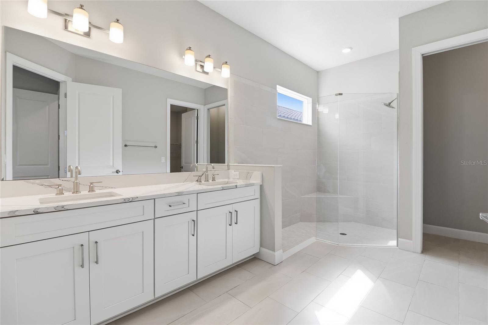 AZARIO ESPLANADE PH IV - Residential