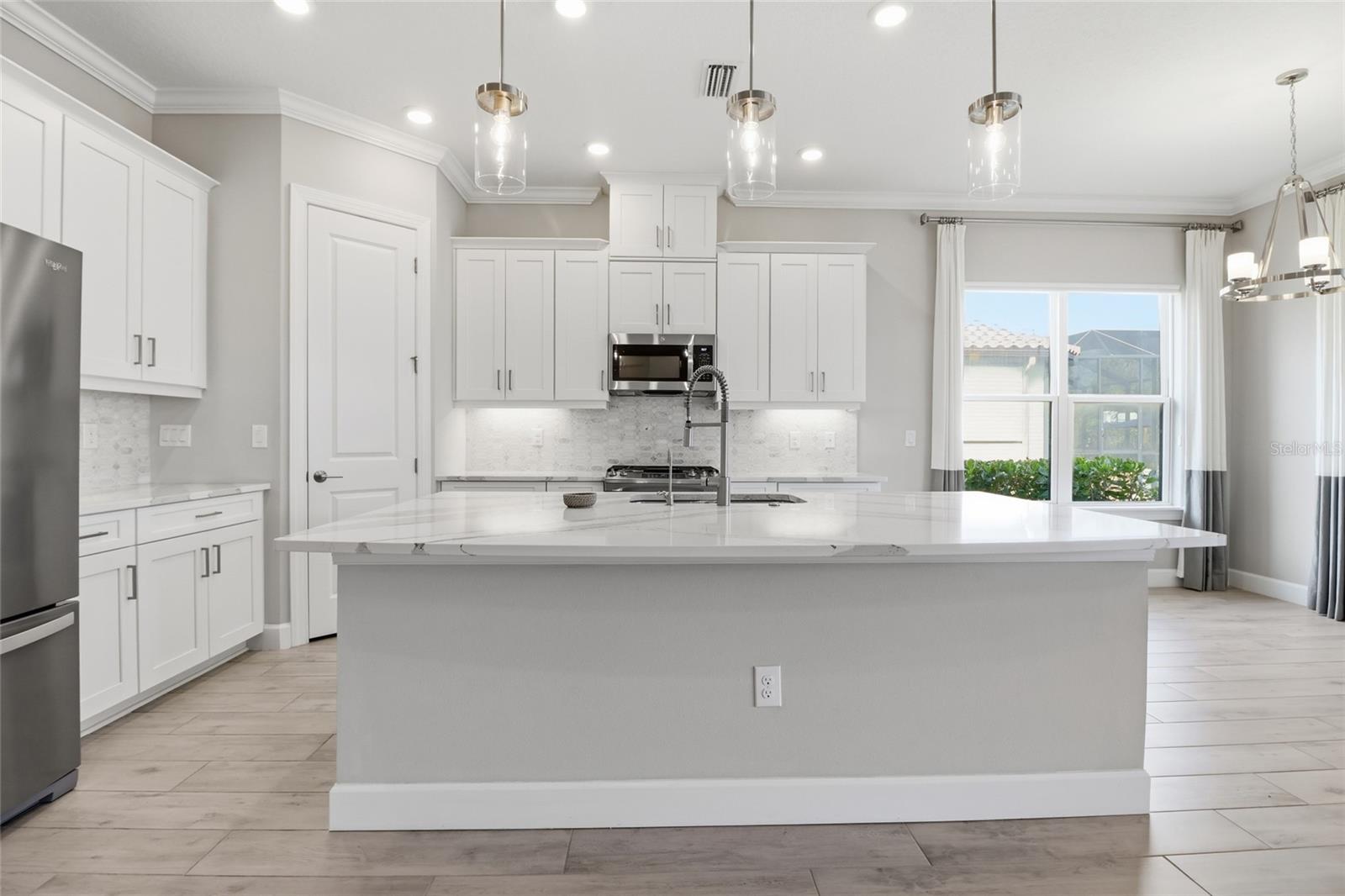 AZARIO ESPLANADE PH IV - Residential