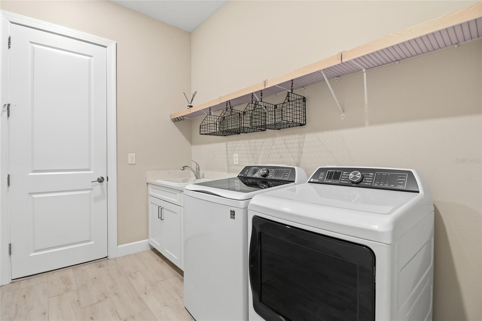 AZARIO ESPLANADE PH IV - Residential