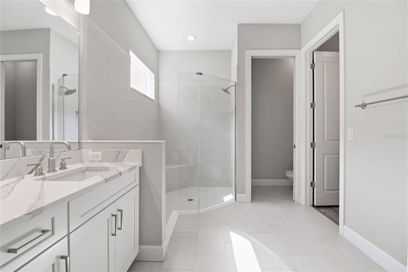 AZARIO ESPLANADE PH IV - Residential