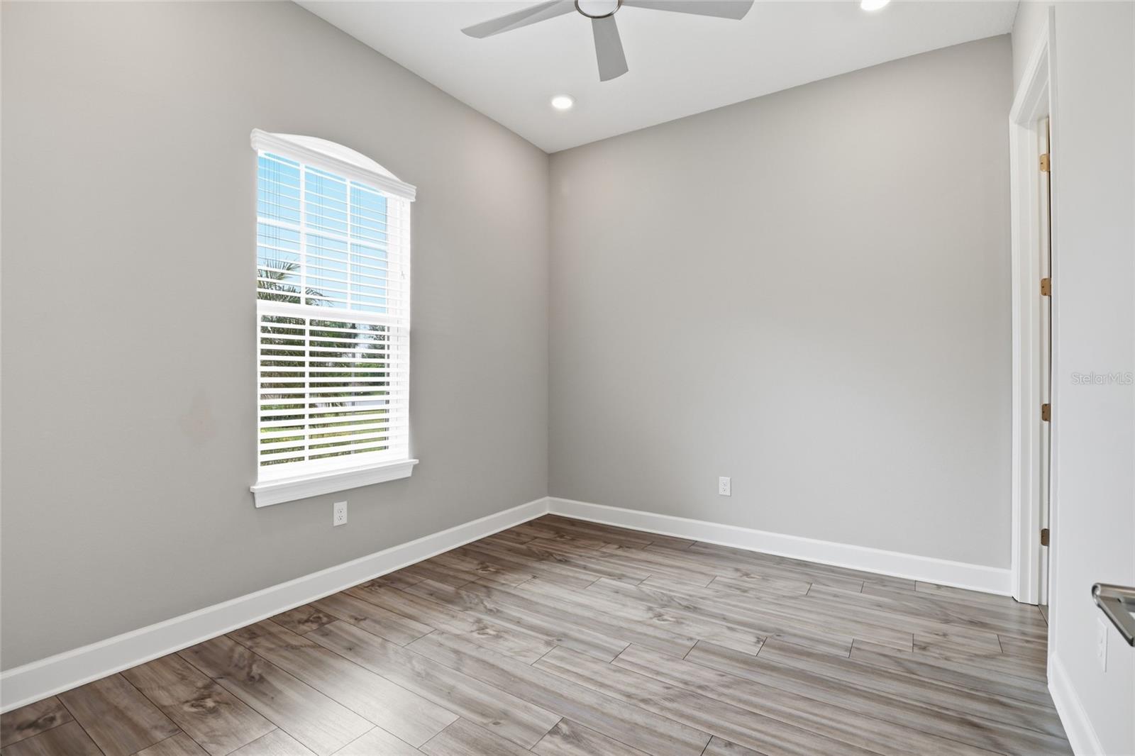 AZARIO ESPLANADE PH IV - Residential