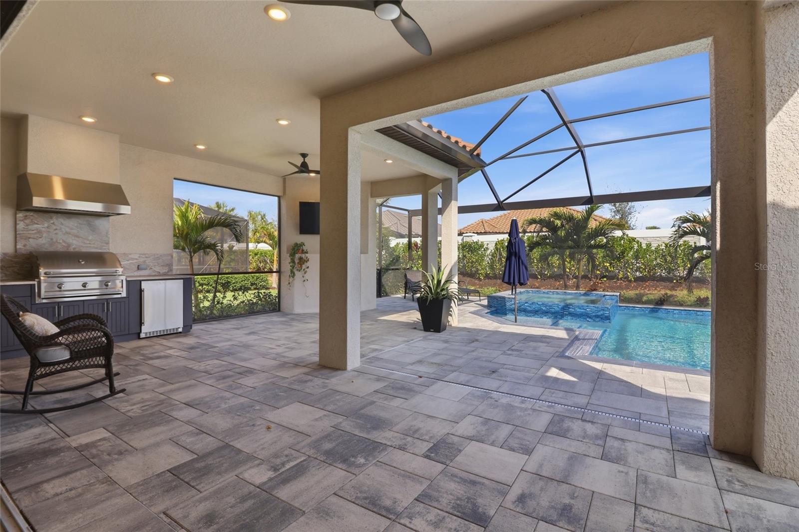 AZARIO ESPLANADE PH IV - Residential